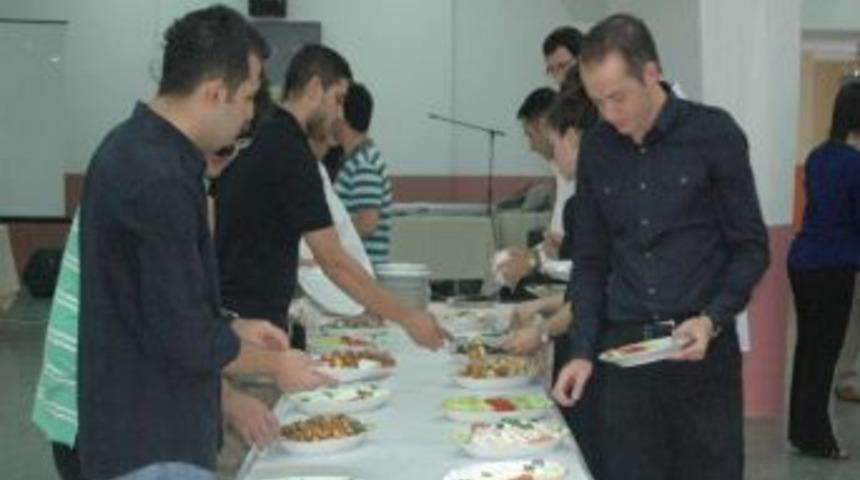 İnt&ouml;rn Doktorlar Mezuniyet T&ouml;reninden &Ouml;nce Bir Araya Geldi