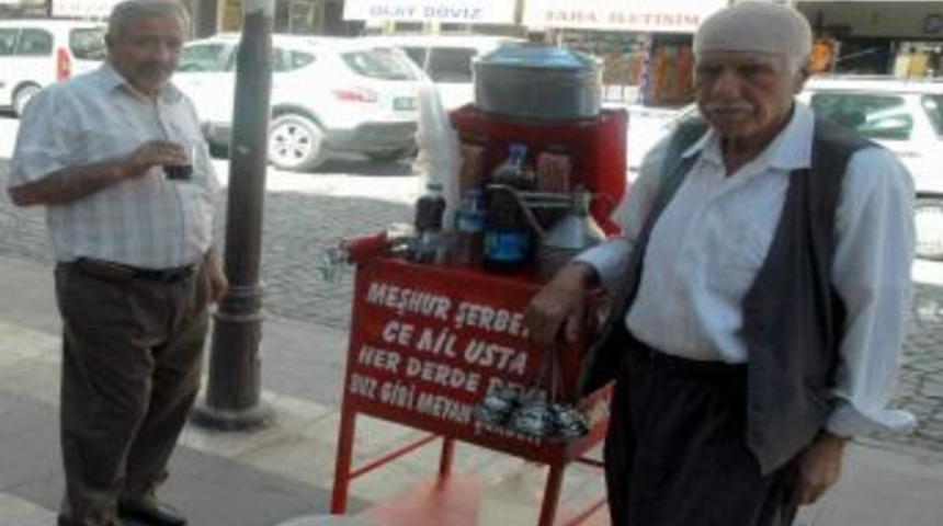 Diyarbakırlılar Meyan Şerbeti İle Serinliyor