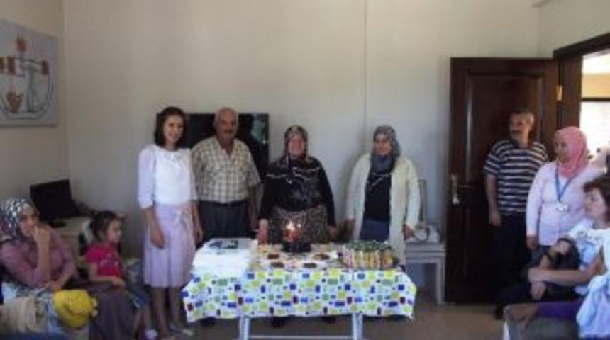 Emekli Evinde İlk Doğum G&uuml;n&uuml; Heyecanı