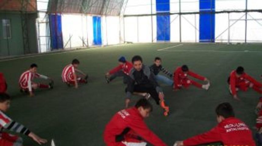 Kağızmanlı k&uuml;&ccedil;&uuml;k sporcular Antalya'da