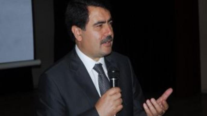 D&uuml;zce Valisi &Ouml;ğretmenlerin Eğitim Seminerlerine Katıldı