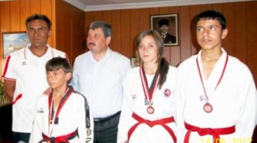 Burhaniye&rsquo;de Şampiyonlara &Ouml;d&uuml;l