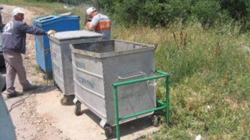 İzmit'teki &Ccedil;&ouml;p Konteynerlarına Zincir