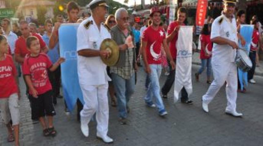 'Yılın Ke&ccedil;isi' Se&ccedil;ilen Levent Kırca, &Ouml;d&uuml;l&uuml;n&uuml; Aldı