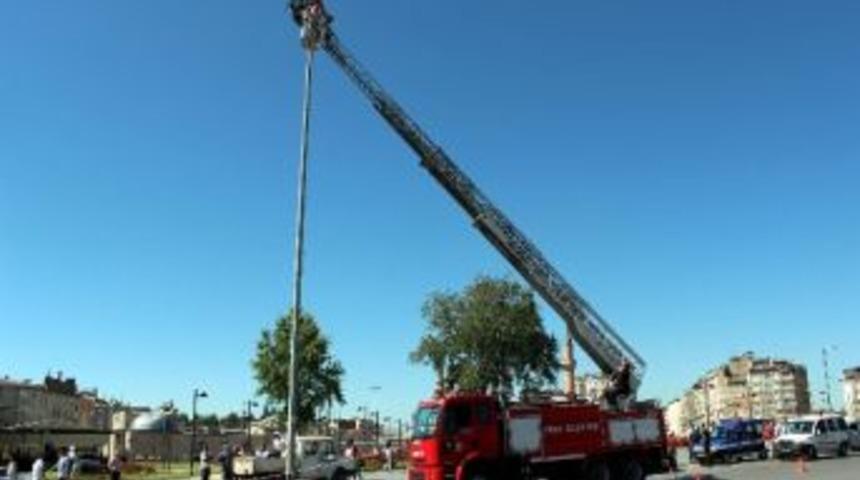 Belediye Aydınlatmada Tasarruflu Sisteme Ge&ccedil;ti