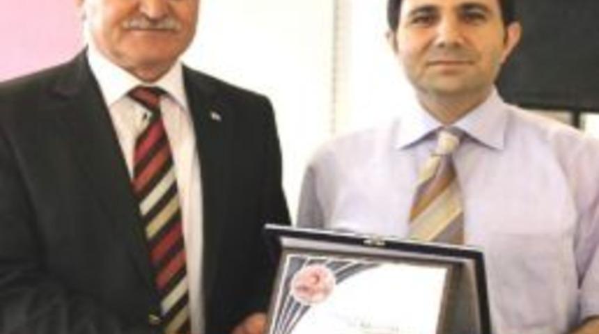 Sarıg&ouml;l'de G&ouml;n&uuml;ll&uuml; Kan Bağış&ccedil;ılarına Madalya