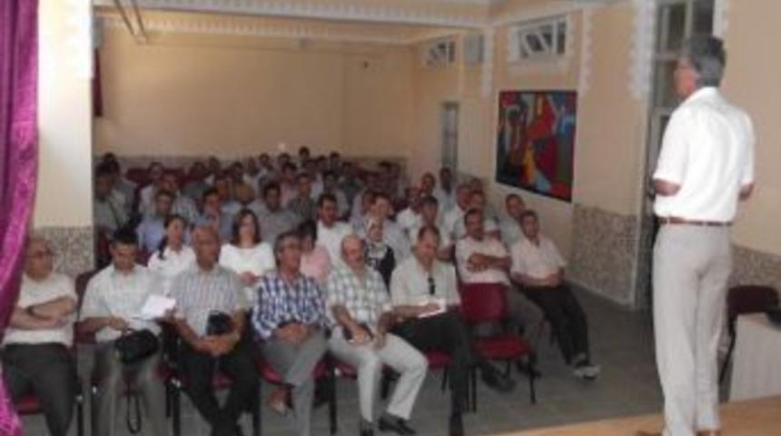Kulu'da Okul Y&ouml;neticilerine Y&ouml;nelik Eğitim Programı S&uuml;r&uuml;yor