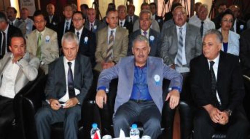 Bakan Yıldırım: Davaların Zararını İzmir &Ccedil;ekiyor