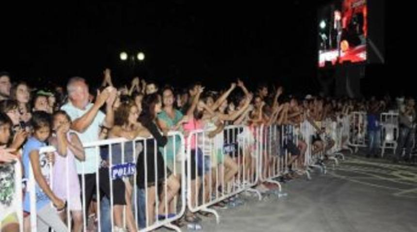 Kuşadası&rsquo;nda Festival Coşkusu S&uuml;r&uuml;yor