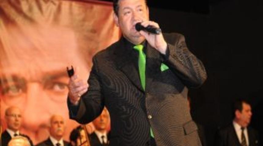 Kardeş Sesler Başkan Akg&uuml;l'&uuml;n Konuğu Oldu