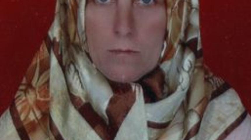 Piknikte &Uuml;zerine Yıldırım D&uuml;şen Kadın &Ouml;ld&uuml;