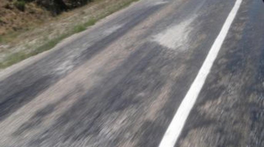 Sıcak asfalt eritti