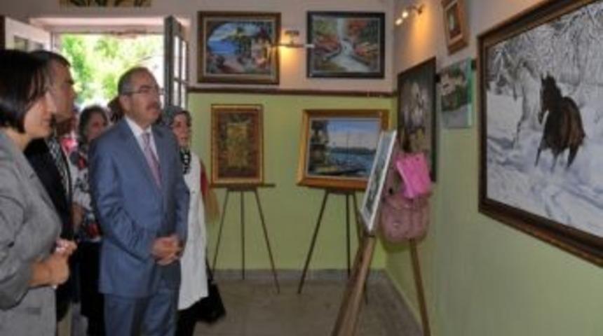 Vali Yaman, Yağlı Boya Resim Sergisinin A&ccedil;ılışını Yaptı