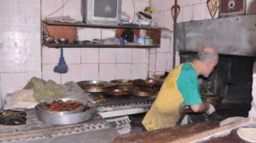 Urfalı Fırıncıların Tepsi Kebabı Yoğunluğu