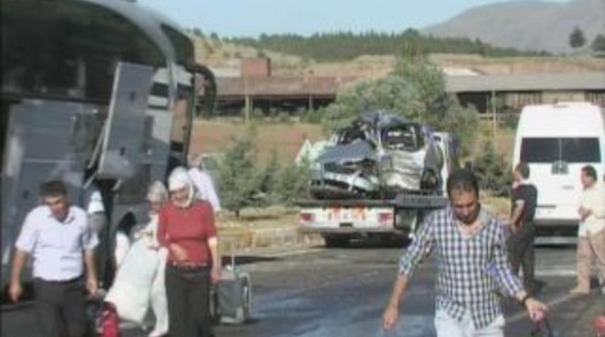 Elazığda Trafik Kazası: 1 &Ouml;l&uuml;, 1 Yaralı
