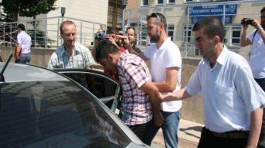 Kapka&ccedil; Zanlısını &Uuml;st&uuml;ndeki Elbisesi Yakalattı