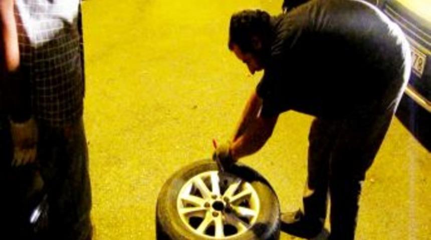 L&uuml;ks Otomobille Uyuşturucu Ticaretine Polis Engeli