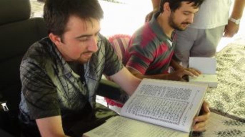 Kur&rsquo;an Sevgisi Engel Tanımıyor