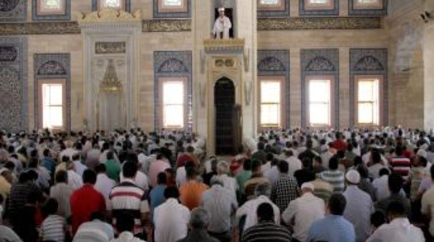 Cuma Namazında &lsquo;kur&rsquo;an Kursu&rsquo; &Ccedil;ağrısı