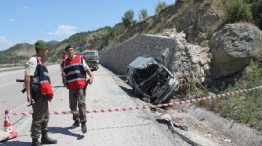 Karab&uuml;k&rsquo;te Trafik Kazası: 3 Yaralı