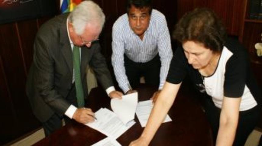 Mezitli Belediyesi&rsquo;nde Toplu S&ouml;zleşme Sevinci