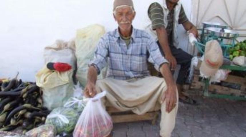 Sıcak Hava Pazarcı Esnafını Vurdu