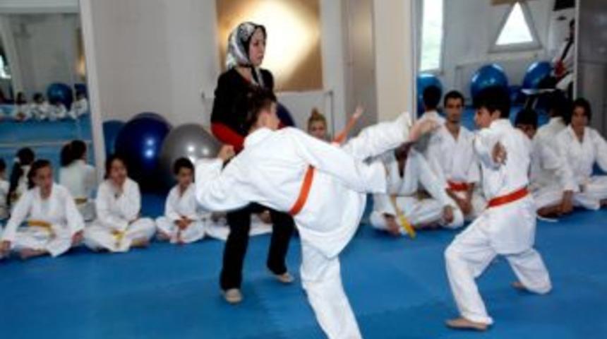 Hakkari &Uuml;niversitesi'nde Kuşak Arası Ge&ccedil;iş Sınavı Yapıldı