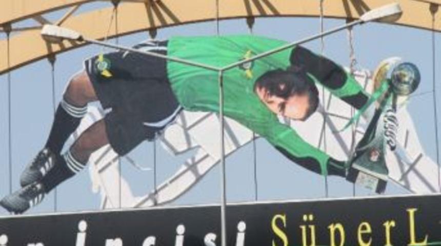 Akhisar&rsquo;ın File Bek&ccedil;isi Oğuz&rsquo;un Fig&uuml;r&uuml; &Uuml;st Ge&ccedil;ite Renk Kattı