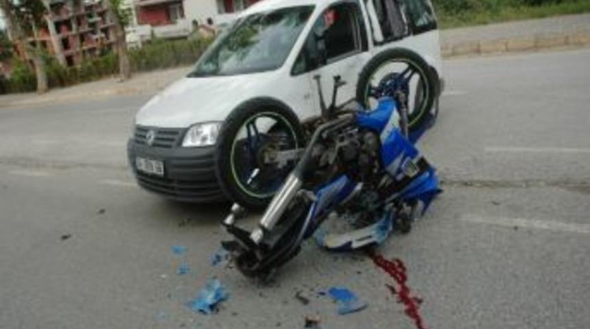 16 Yaşında Direksiyon Başına Ge&ccedil;en &Ccedil;ocuk Kaza Yaptı