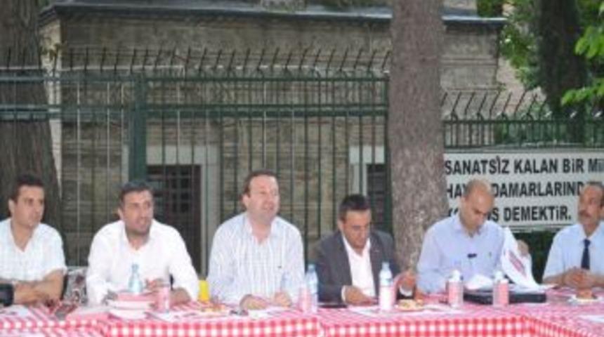 Ak Parti Osmangazi İl&ccedil;e Başkanlığı Mahalle Ziyaretlerini S&uuml;rd&uuml;r&uuml;yor