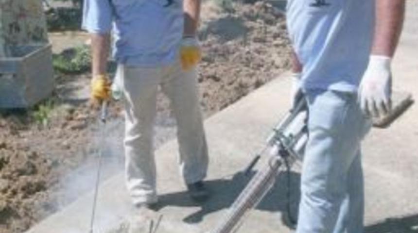 K&uuml;&ccedil;&uuml;kk&ouml;y Belediyesi R&ouml;gar İla&ccedil;lamaları S&uuml;r&uuml;yor