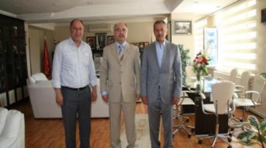 Oğuz &Ccedil;elik&rsquo;ten Adapazarı Belediyesi/ne Veda Ziyareti