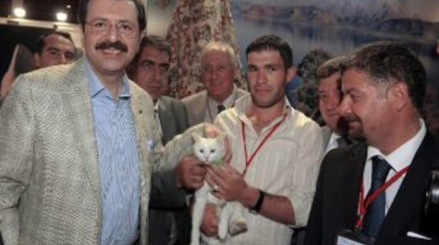 Van Standı Antalya Y&ouml;resel &Uuml;r&uuml;nler Fuarı&rsquo;nın G&ouml;zdesi