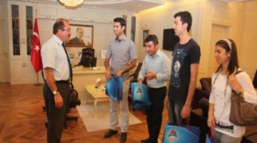 Rekt&ouml;r Prof. Dr. Aslan&rsquo;dan &Ouml;ğrencilere Mezuniyet Hediyesi