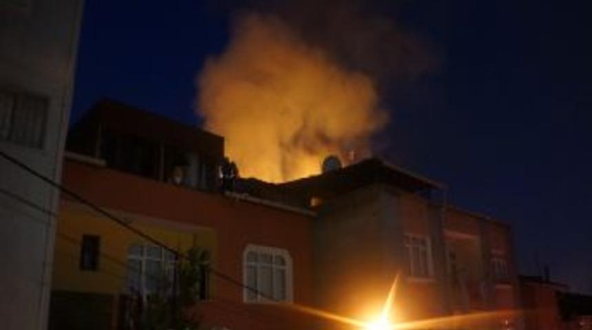 Beyoğlu&rsquo;nda Yangın Paniği