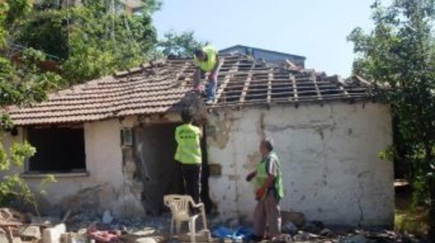 Metruk Yapılar Tek Tek Yıkılıyor