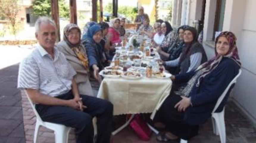 Mahalede G&uuml;ne Yoğun İlgi