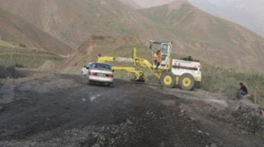 Hakkari&rsquo;de Yol &Ccedil;alışmaları