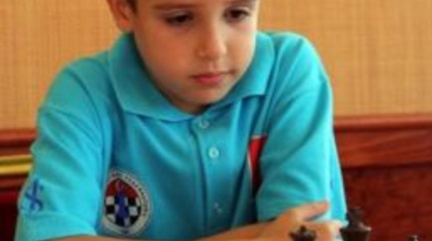 &Ouml;zel Sankolu &Ouml;ğrenci Avrupa &Uuml;&ccedil;&uuml;nc&uuml;s&uuml; Oldu