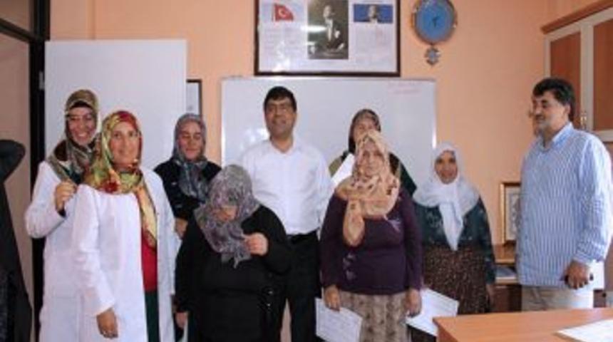 Hem Kur'an-ı Kerim'i Hem Okuma Yazmayı &Ouml;ğrendiler