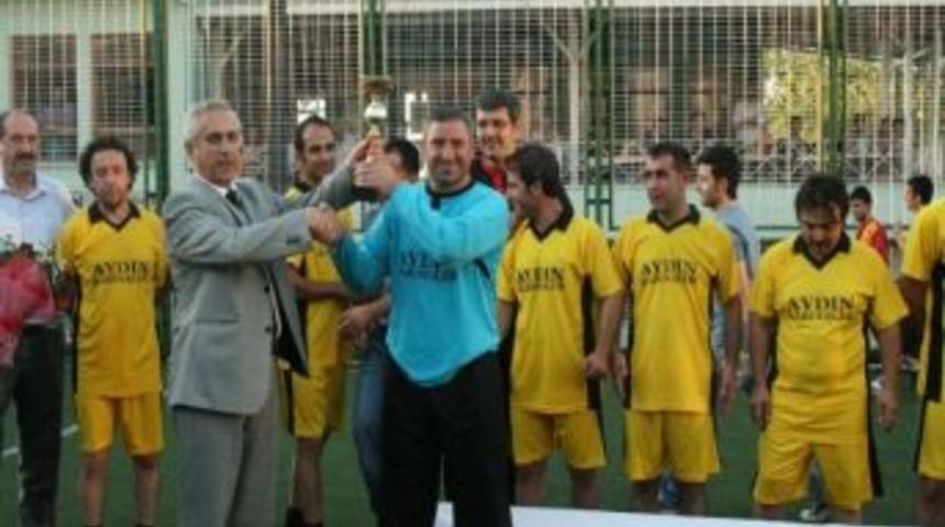 Sağlık &Ccedil;alışanları Futbol Turnuvasında Ter D&ouml;kt&uuml;