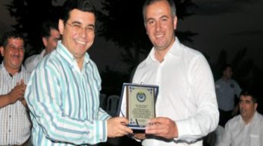 Başkan T&uuml;t&uuml;nc&uuml;&rsquo;ye Teşekk&uuml;r Plaketi