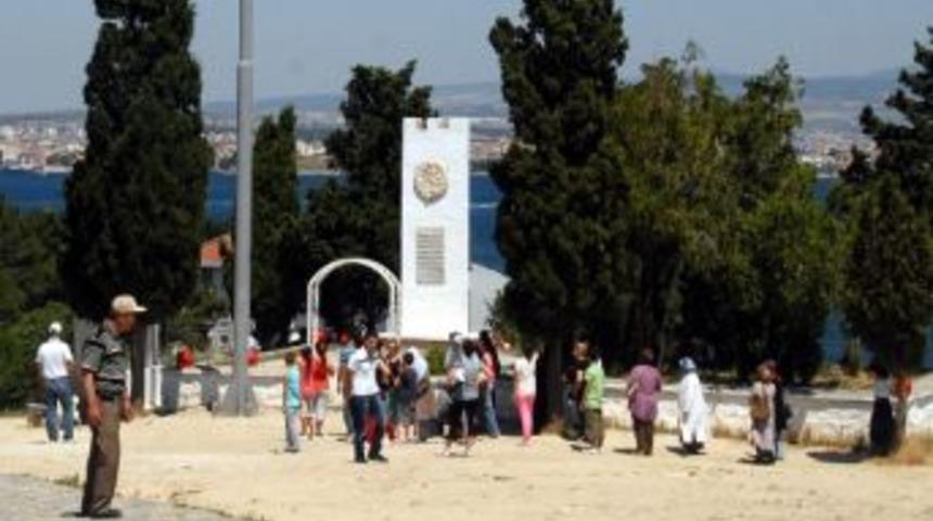 Şehitliklere Ziyaret&ccedil;i Akını