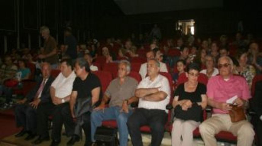 Zonguldaklı Şairler Şiirlerini Akm'de Okudu