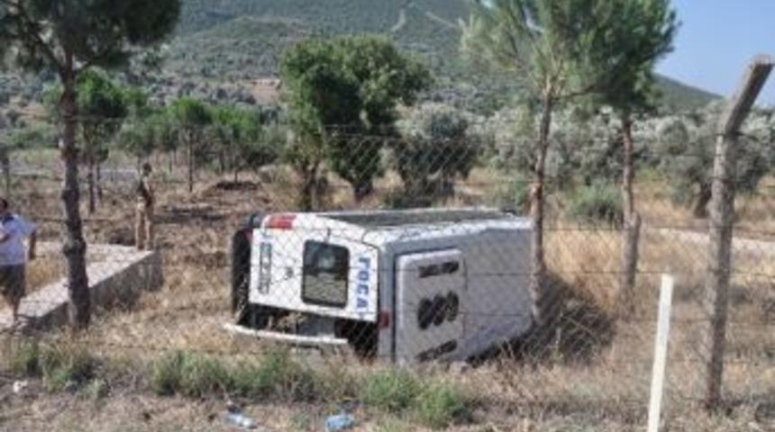 Foça’da Yolcu Minibüsü Devrildi: 5 Yaralı