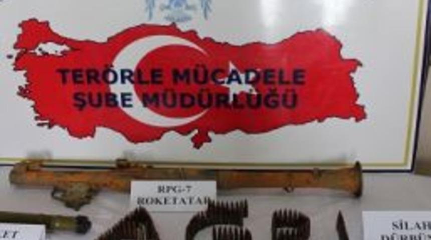Ağrı'da PKK'ya Ait 3 Sığınak, &Ccedil;ok Sayıda M&uuml;himmat Ele Ge&ccedil;irildi