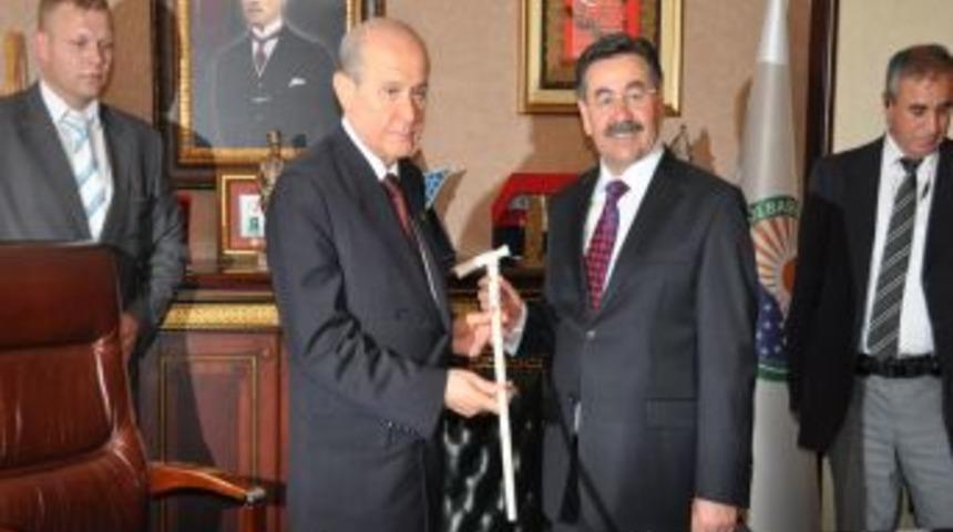 G&ouml;lbaşı Uluslararası G&ouml;ller, Andezit Ve Sevgi &Ccedil;i&ccedil;eği Şenliği Başladı