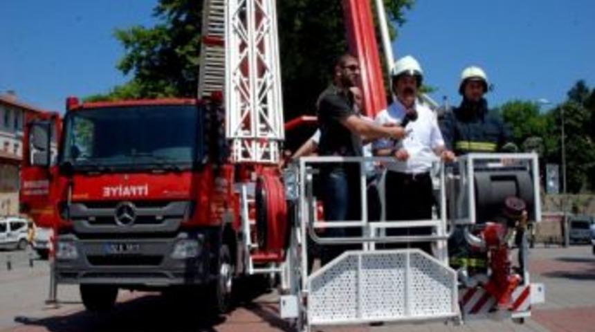 &Uuml;nye&rsquo;ye 37 Metreye Ulaşan İtfaiye Aracı