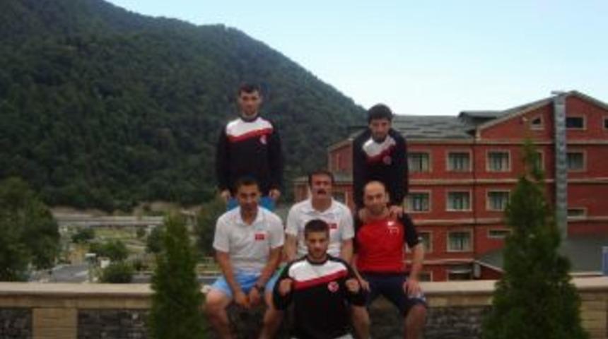 Trabzonlu Boks&ouml;rler Londra Olimpiyatlarına Bak&uuml;&rsquo;de Hazırlanıyor