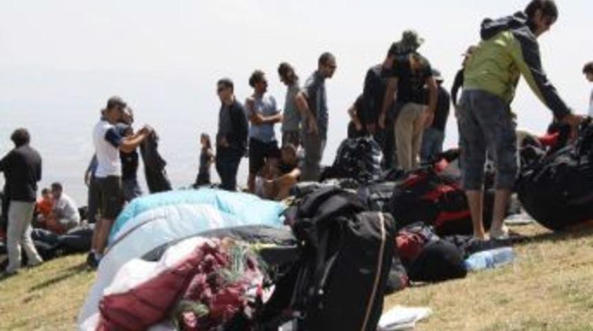 Yamaç Paraşütü Yarışı Başladı